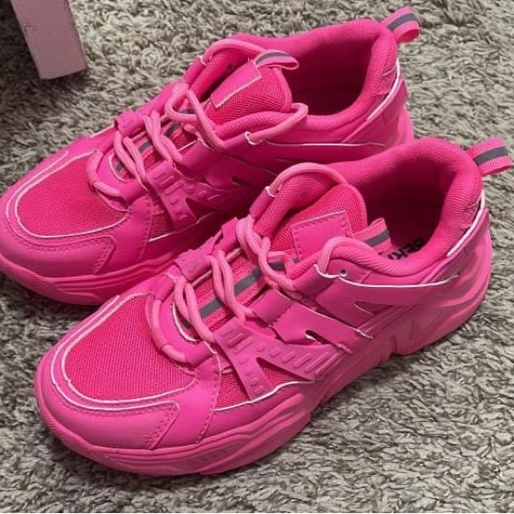 Hot Pink Berness Sneakers Size 7 never worn - Picture 1 of 4